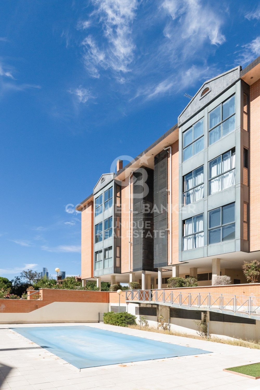 Paritalo Madrid, Espanja 4 makuuhuonetta, 260 m2 No. 157471