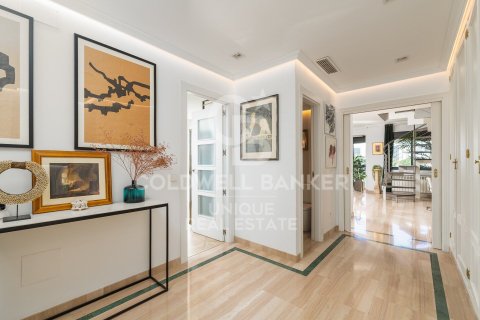 Paritalo Madrid, Espanja 4 makuuhuonetta, 260 m2 No. 157471