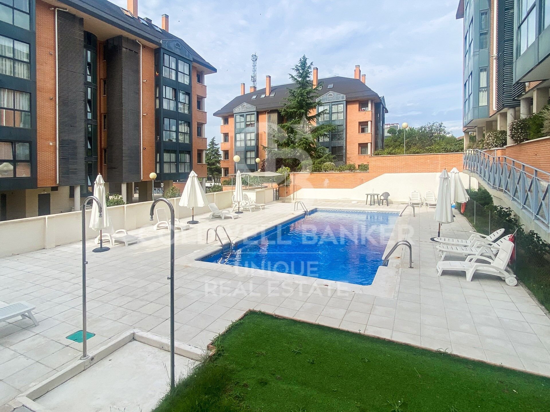 Paritalo Madrid, Espanja 4 makuuhuonetta, 260 m2 No. 157471