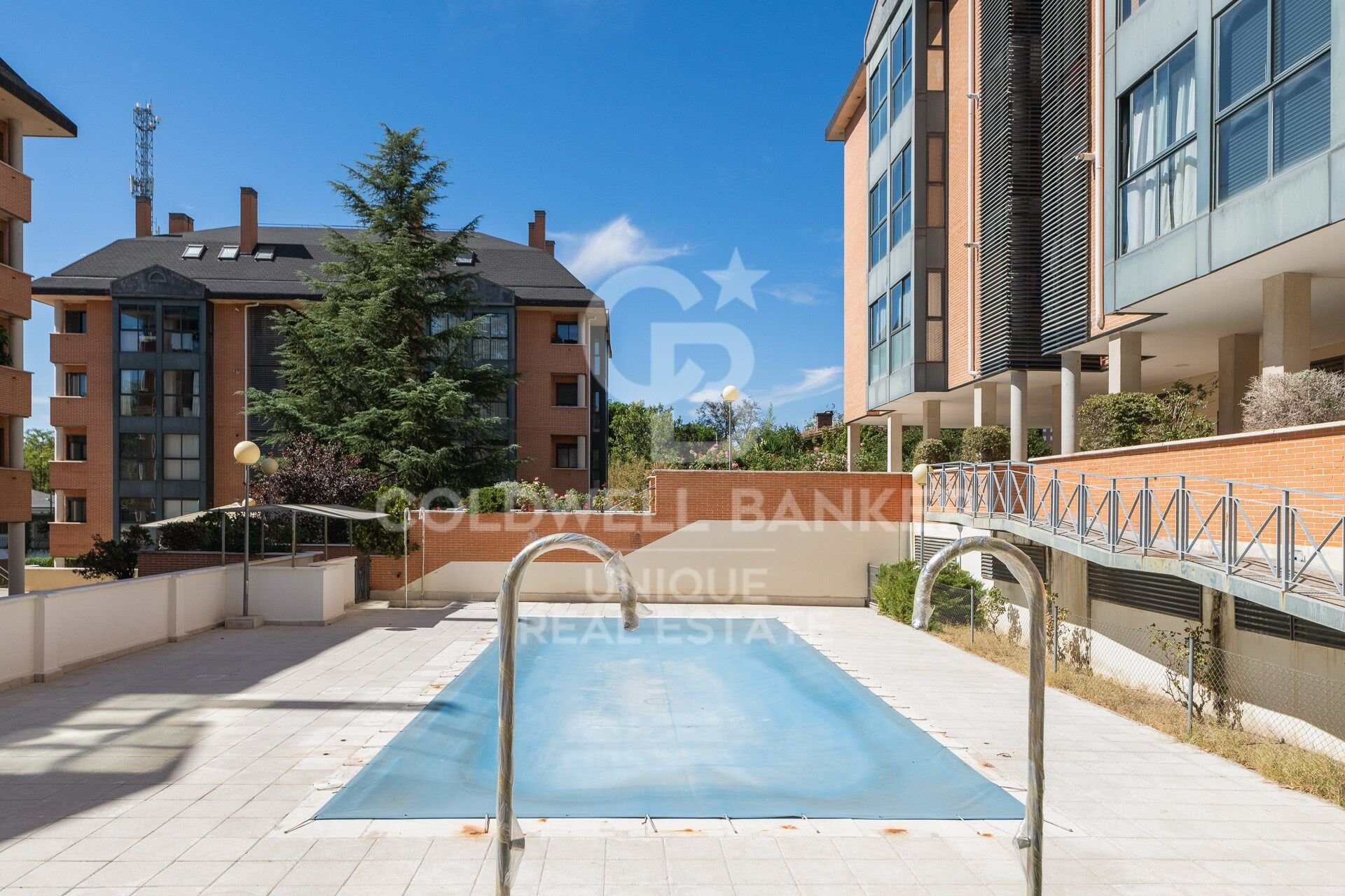 Paritalo Madrid, Espanja 4 makuuhuonetta, 260 m2 No. 157471