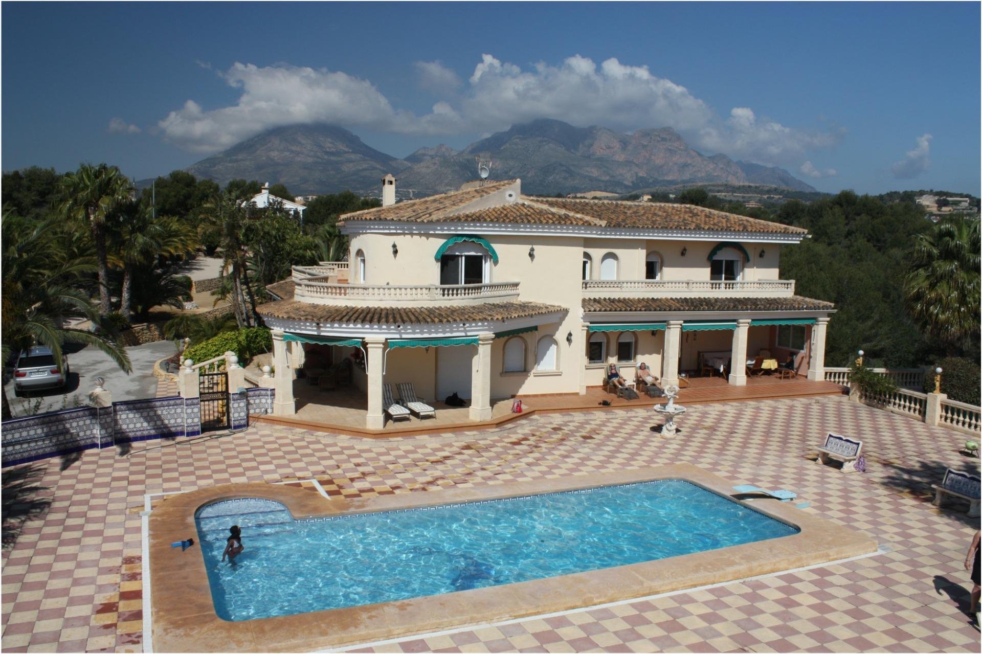 Villa a L'Alfàs del Pi, Alicante, Spagna 5 camere da letto, 1000 mq. N° 165261
