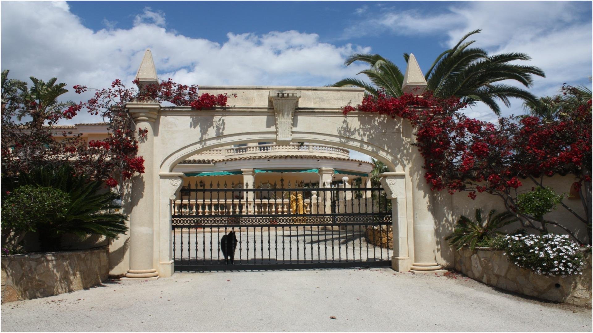 Villa a L'Alfàs del Pi, Alicante, Spagna 5 camere da letto, 1000 mq. N° 165261