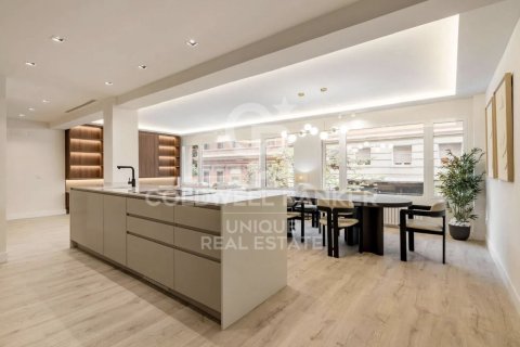 Appartamento a Madrid, Spagna 3 camere da letto, 185 mq. N° 178744
