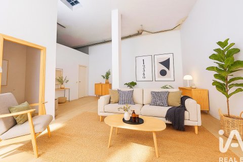 Commercial property à Alicante, Espagne 2 chambres, 181 m2 No. 185435