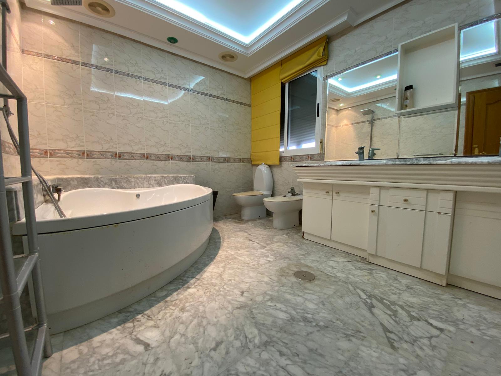 Apartment à Torrevieja, Alicante, Espagne 2 chambres, 195 m2 No. 146393