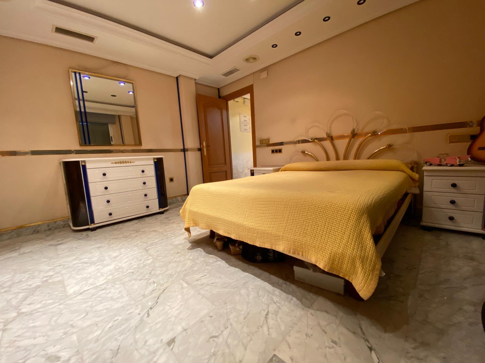 Apartment à Torrevieja, Alicante, Espagne 2 chambres, 195 m2 No. 146393