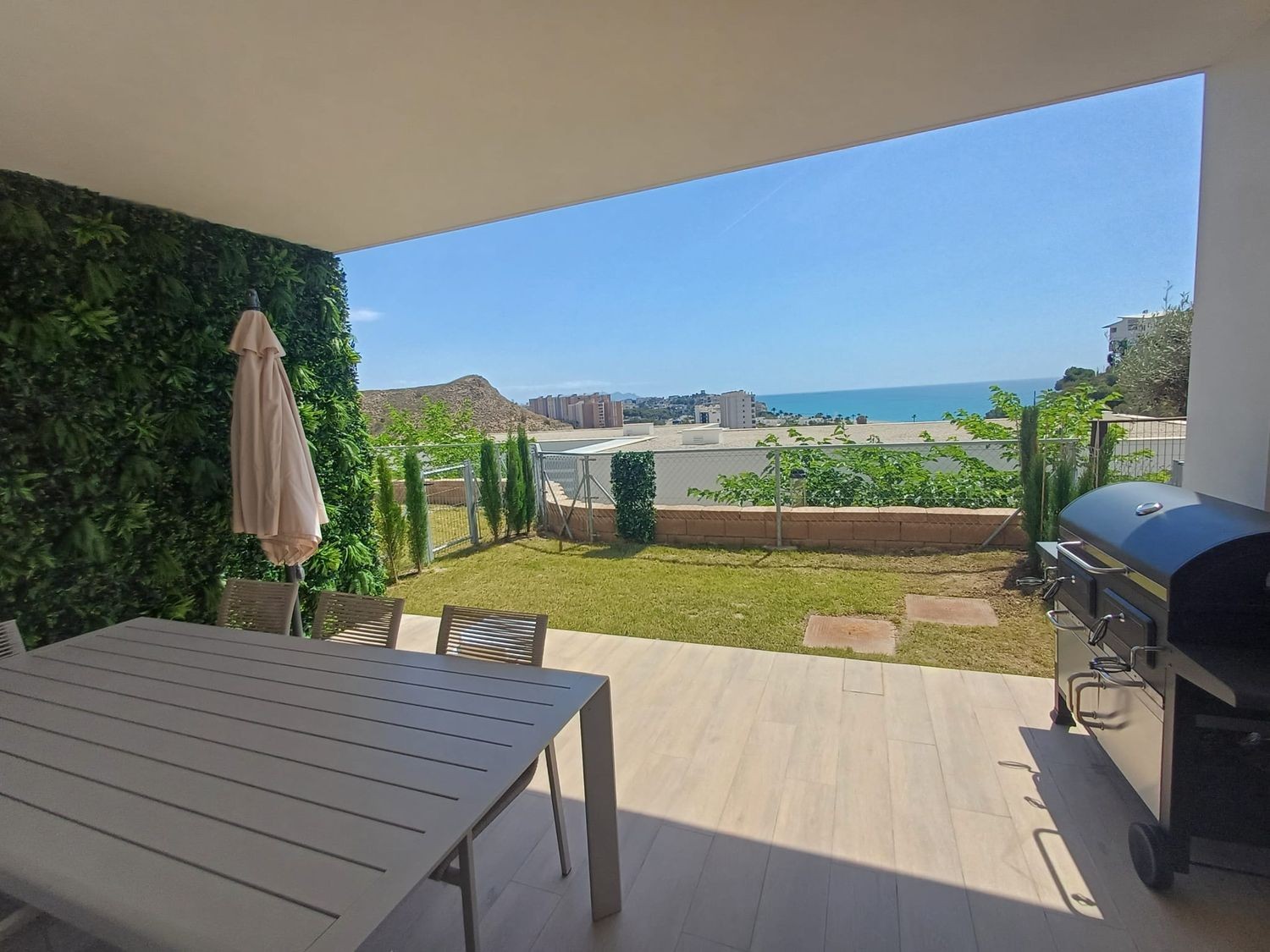 Tvåvåningslägenhet i Villajoyosa, Alicante, Spanien 3 sovrum, 199 kvm. Nr. 133337