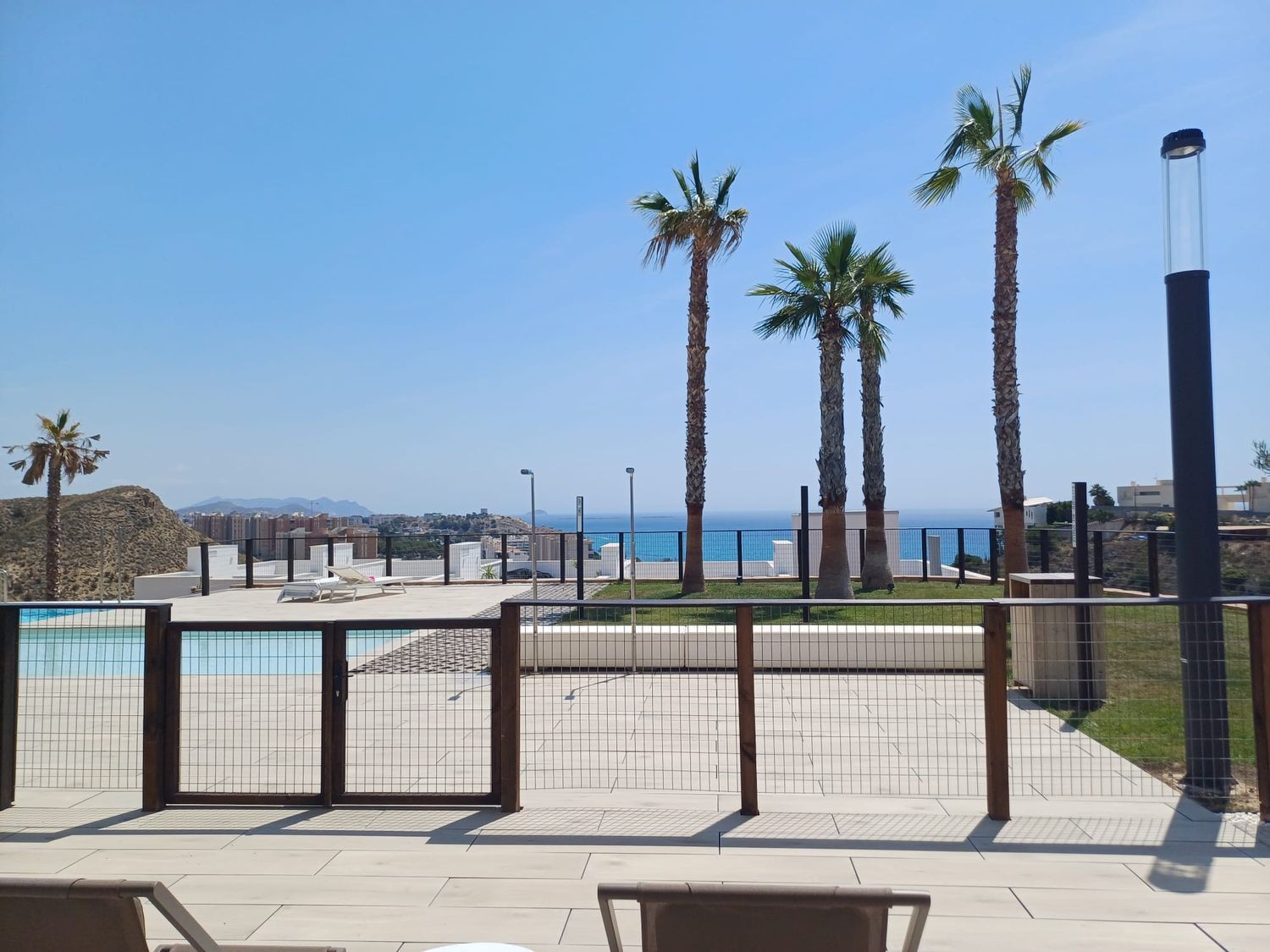 Tvåvåningslägenhet i Villajoyosa, Alicante, Spanien 3 sovrum, 199 kvm. Nr. 133337
