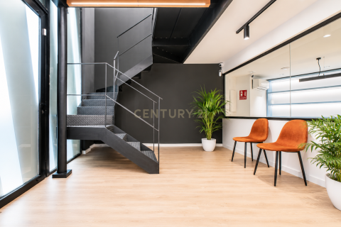 Commercial property à Barcelona, Espagne 130 m2 No. 166951