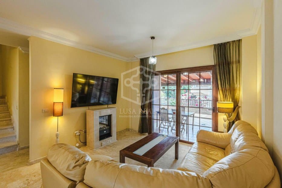 Radhus i Adeje, Tenerife, Spanien 3 sovrum, 272 kvm. Nr. 111047