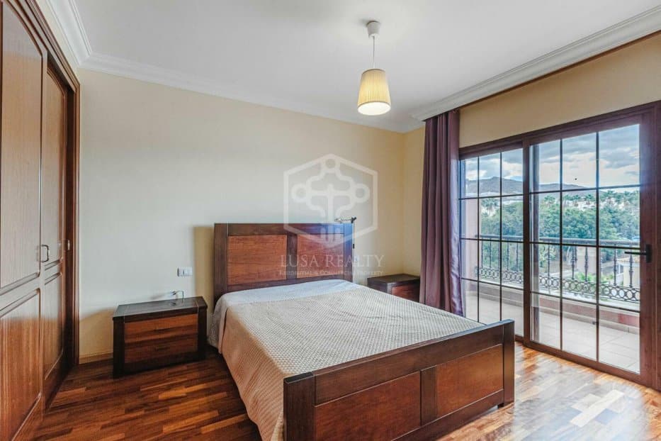 Radhus i Adeje, Tenerife, Spanien 3 sovrum, 272 kvm. Nr. 111047