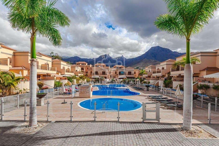 Radhus i Adeje, Tenerife, Spanien 3 sovrum, 272 kvm. Nr. 111047