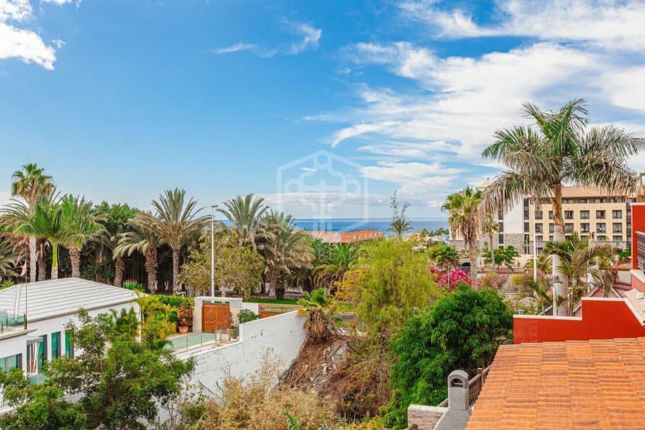 Radhus i Adeje, Tenerife, Spanien 3 sovrum, 272 kvm. Nr. 111047