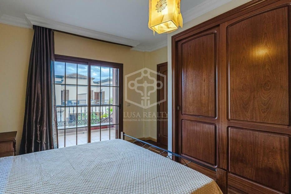 Radhus i Adeje, Tenerife, Spanien 3 sovrum, 272 kvm. Nr. 111047