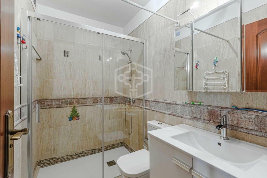 Radhus i Adeje, Tenerife, Spanien 3 sovrum, 272 kvm. Nr. 111047