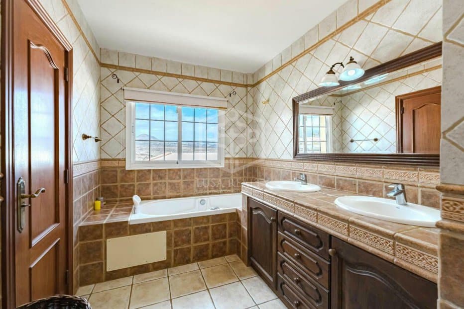 Villa à San Miguel de Abona, Tenerife, Espagne 4 chambres, 306 m2 No. 111049