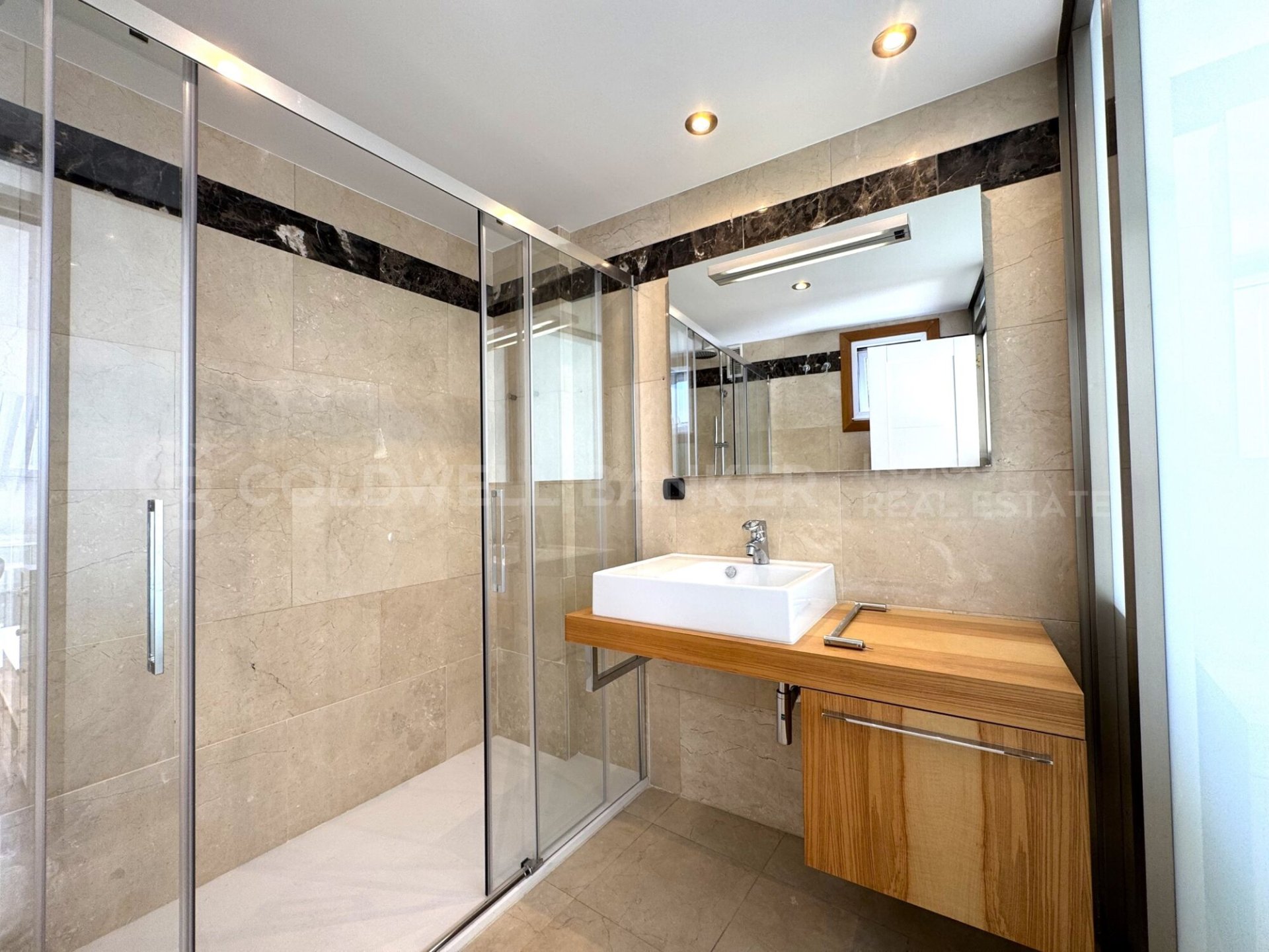 Dúplex en Vigo, Pontevedra, España 1 dormitorio, 115 m2 No. 178493