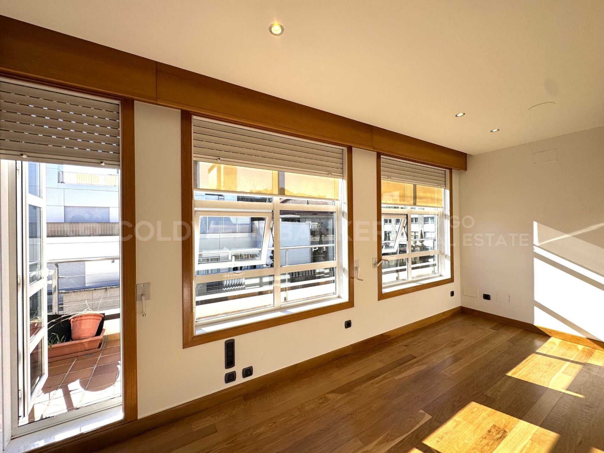Dúplex en Vigo, Pontevedra, España 1 dormitorio, 115 m2 No. 178493