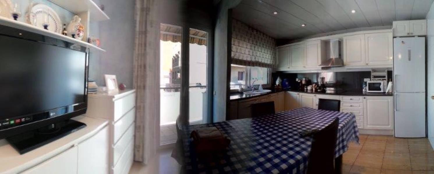 Casa a Badalona, Barcelona, Spagna 3 camere da letto, 314 mq. N° 22943