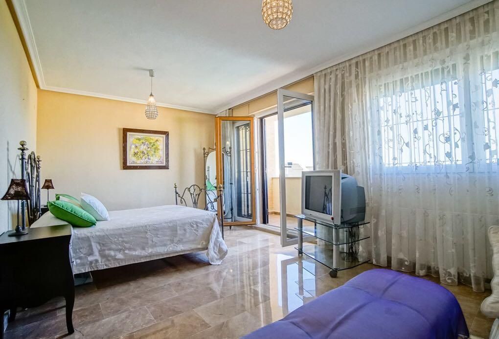 Hus i Alicante, Spanien 5 sovrum, 500 kvm. Nr. 95669