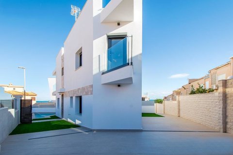 Villa in Torrevieja, Alicante, Spain 3 bedrooms, 175 sq.m. No. 96670