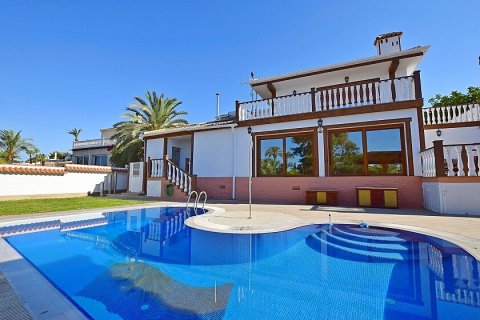 Huvila Alicante, Espanja 6 makuuhuonetta, 220 m2 No. 103670