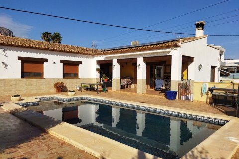 Villa in Calpe, Alicante, Spain 4 bedrooms, 240 sq.m. No. 107152