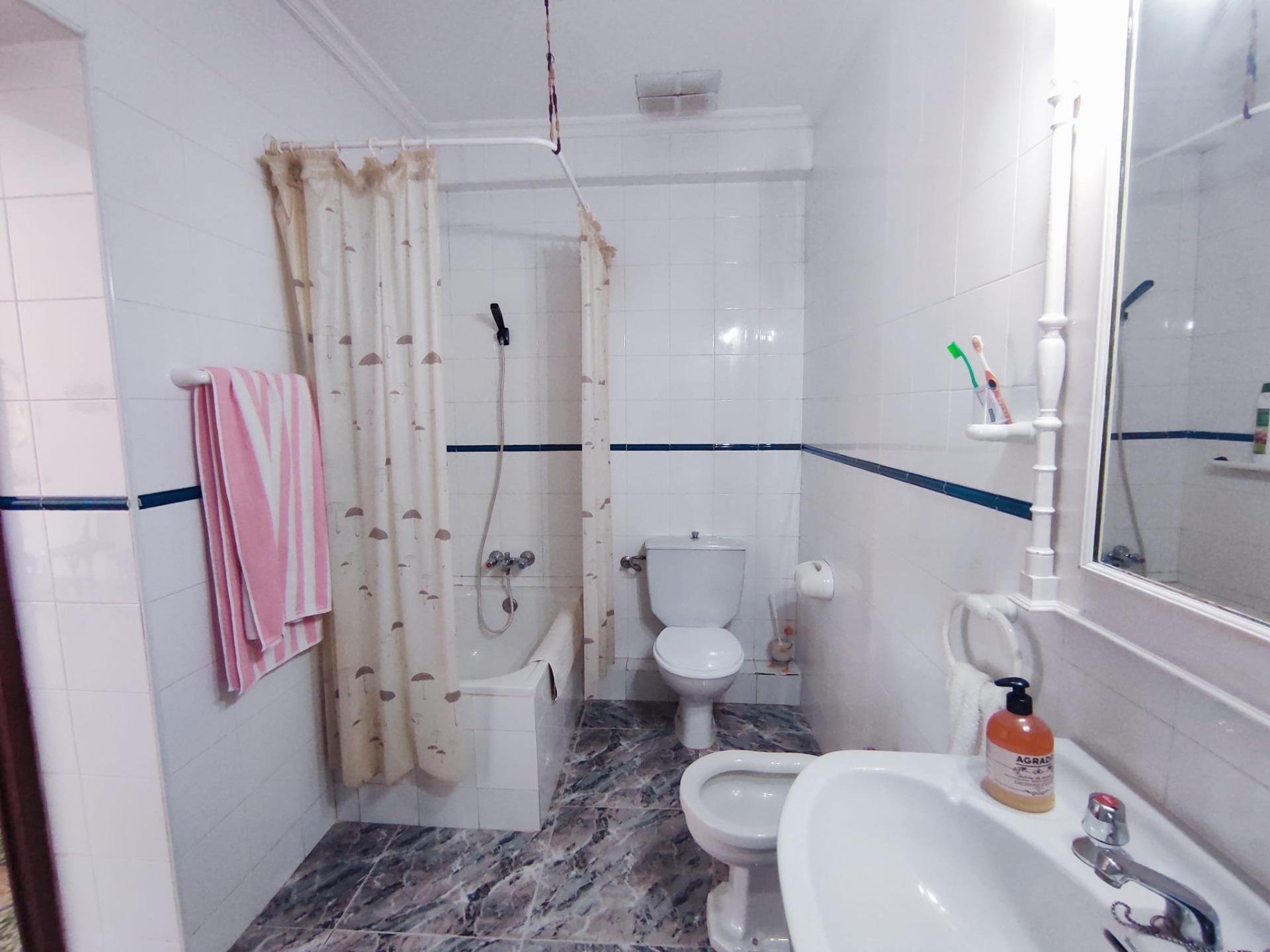 Hus i Dolores, Alicante, Spanien 3 sovrum, 220 kvm. Nr. 91876