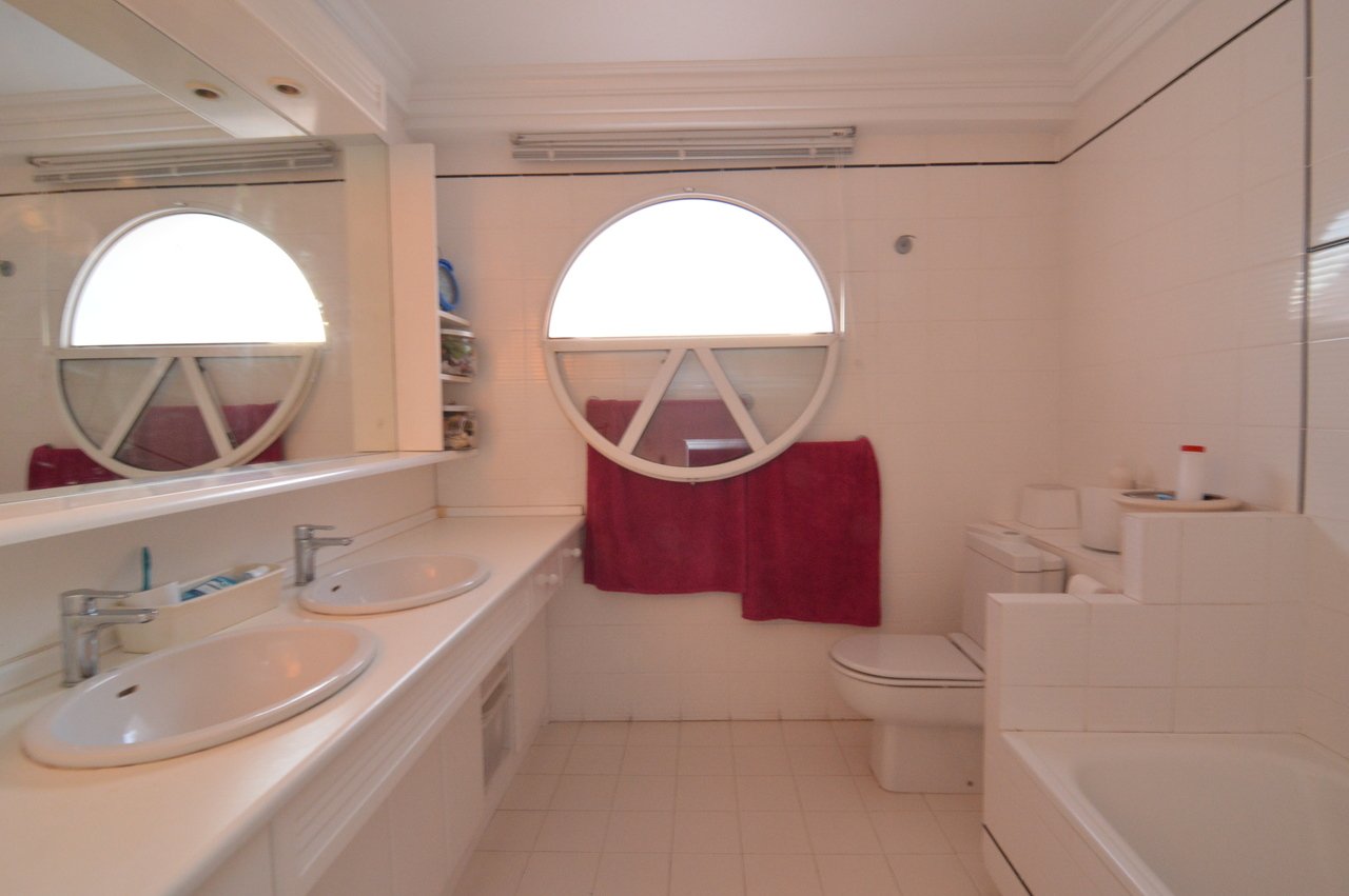 Villa in Torrevieja, Alicante, Spanien 4 Schlafzimmer, 520 m2 Nr. 115965
