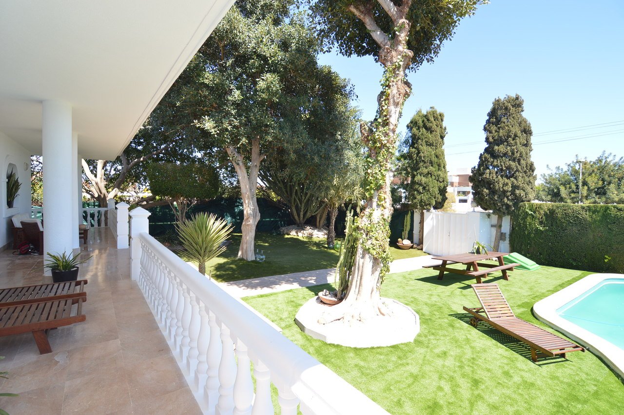 Villa in Torrevieja, Alicante, Spanien 4 Schlafzimmer, 520 m2 Nr. 115965