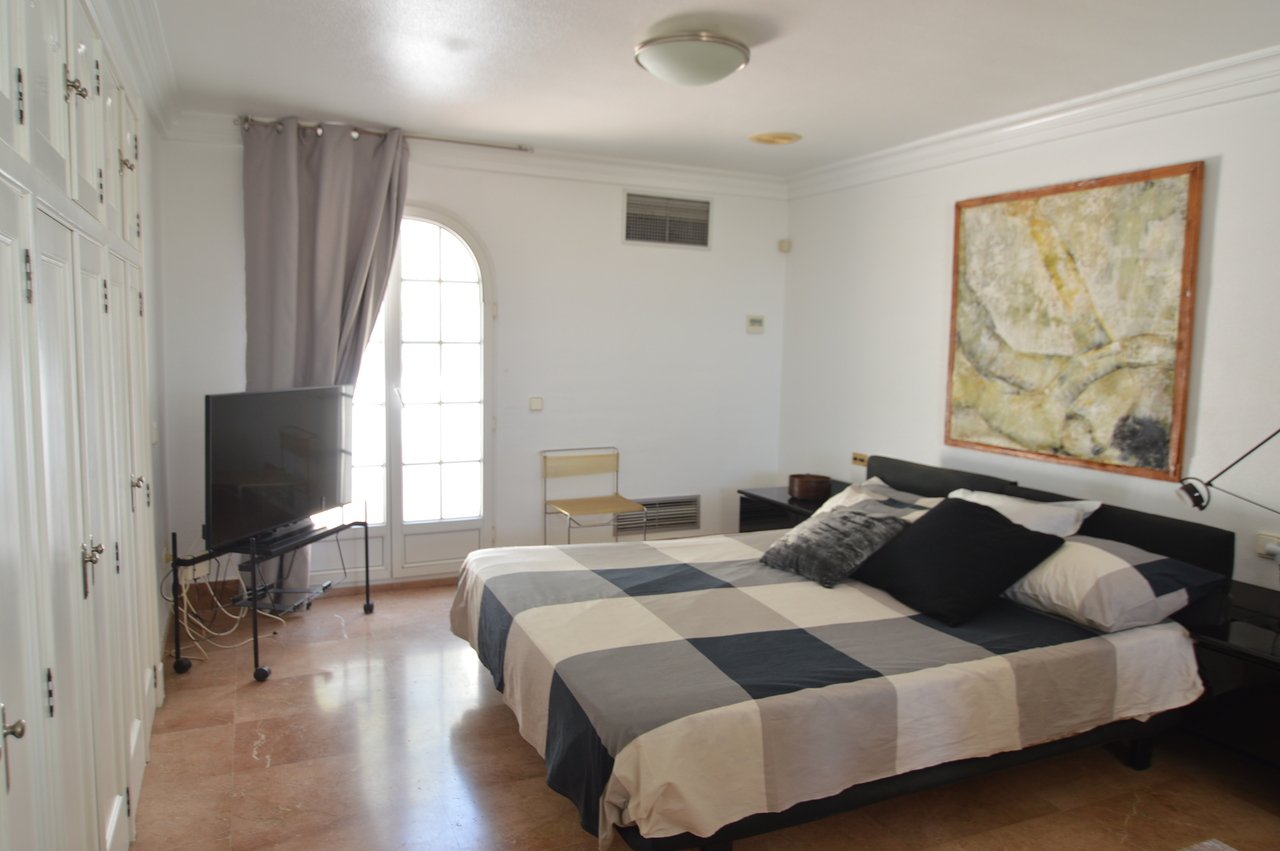 Villa in Torrevieja, Alicante, Spanien 4 Schlafzimmer, 520 m2 Nr. 115965