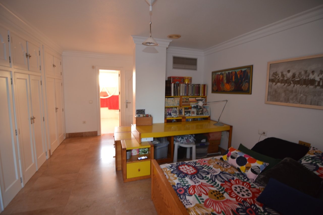 Villa in Torrevieja, Alicante, Spanien 4 Schlafzimmer, 520 m2 Nr. 115965