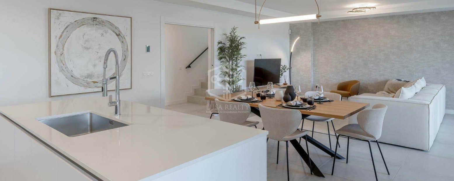 Radhus i Marbella, Malaga, Spanien 4 sovrum, 169 kvm. Nr. 111074