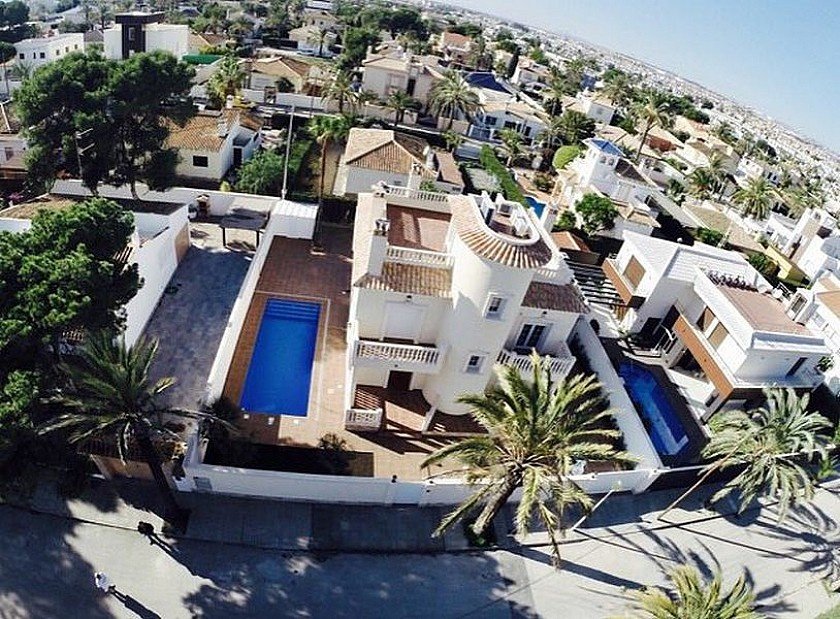 Villa en Cabo Roig, Alicante, España 5 dormitorios, 250 m2 No. 103700
