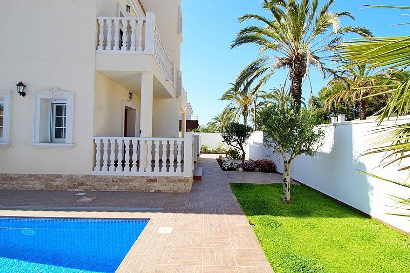 Villa en Cabo Roig, Alicante, España 5 dormitorios, 250 m2 No. 103700