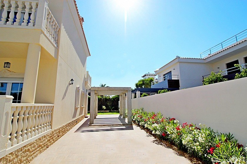 Villa en Cabo Roig, Alicante, España 5 dormitorios, 250 m2 No. 103700