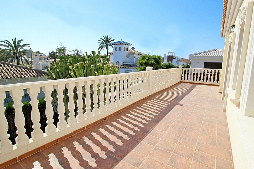 Villa en Cabo Roig, Alicante, España 5 dormitorios, 250 m2 No. 103700