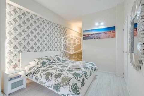 Commercial property in Santa Cruz de Tenerife, Tenerife, Spain 22 bedrooms, 613 sq.m. No. 94457