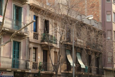 Commercial property in Barcelona, Spain 500 sq.m. No. 102148