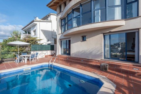 Talo Sitges, Barcelona, Espanja 3 makuuhuonetta, 308 m2 No. 53100