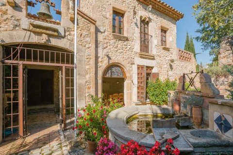 Сasa en Girona, Gerona, España 4 dormitorios, 450 m2 No. 22812