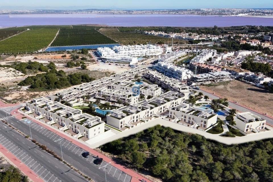 Bungalow in Torrevieja, Alicante, Spain 2 bedrooms, 131 sq.m. No. 81569