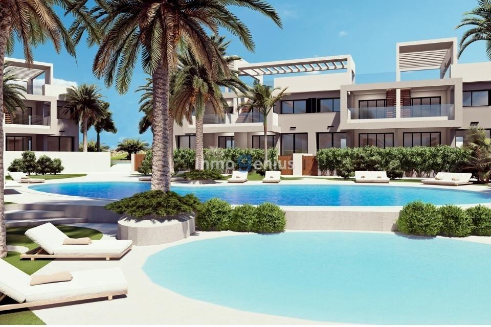 Bungalow in Torrevieja, Alicante, Spain 2 bedrooms, 131 sq.m. No. 81569
