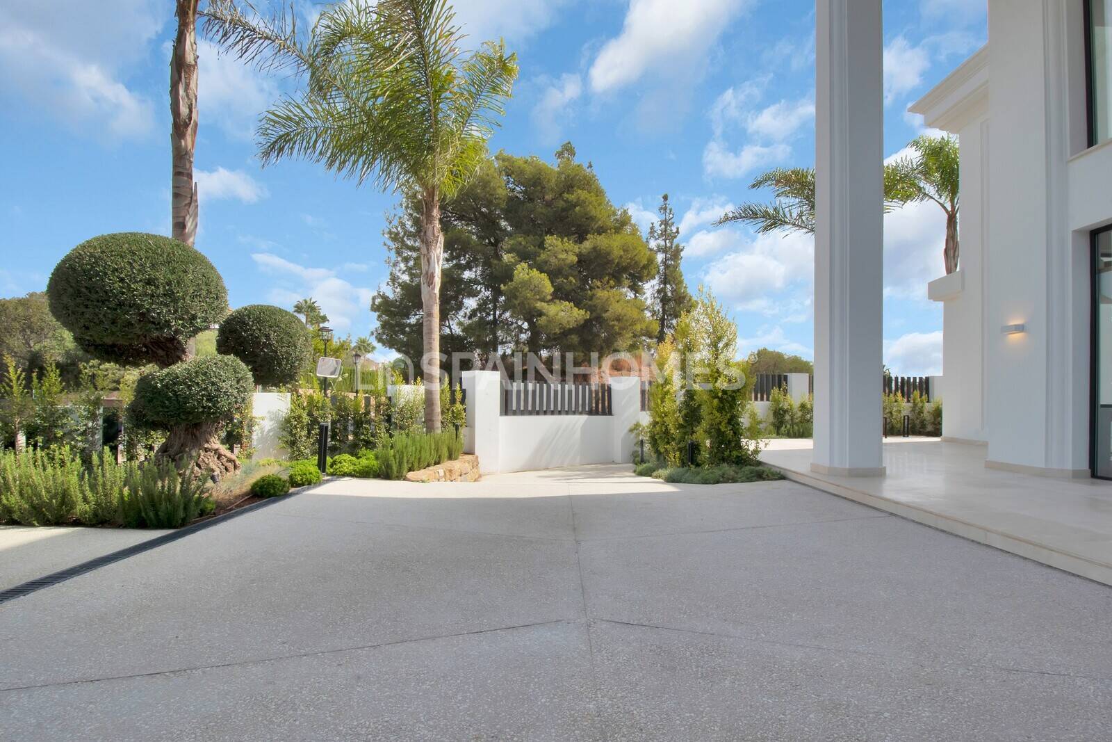Villa in Marbella, Malaga, Spain 5 bedrooms, 615 sq.m. No. 48474