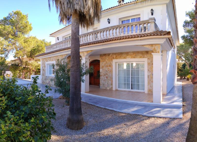 Villa en Santa Ponsa, Mallorca, España 5 dormitorios, 330 m2 No. 108971