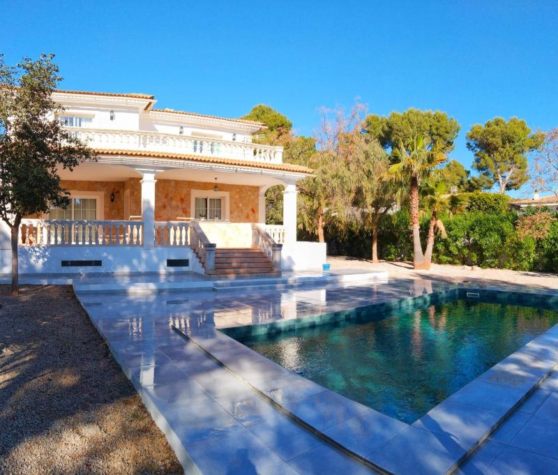 Villa en Santa Ponsa, Mallorca, España 5 dormitorios, 330 m2 No. 108971