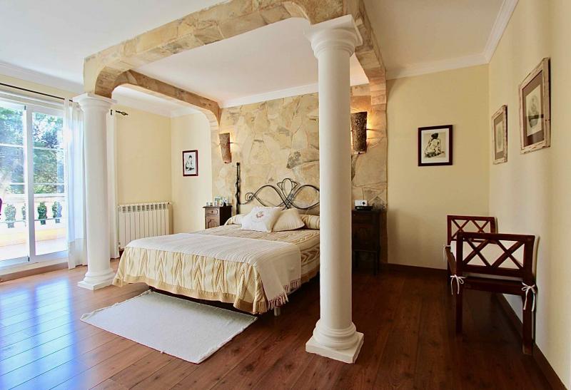 Villa en Santa Ponsa, Mallorca, España 5 dormitorios, 330 m2 No. 108971