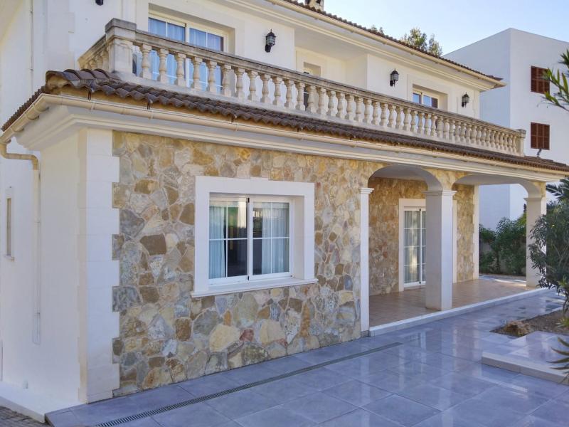 Villa en Santa Ponsa, Mallorca, España 5 dormitorios, 330 m2 No. 108971