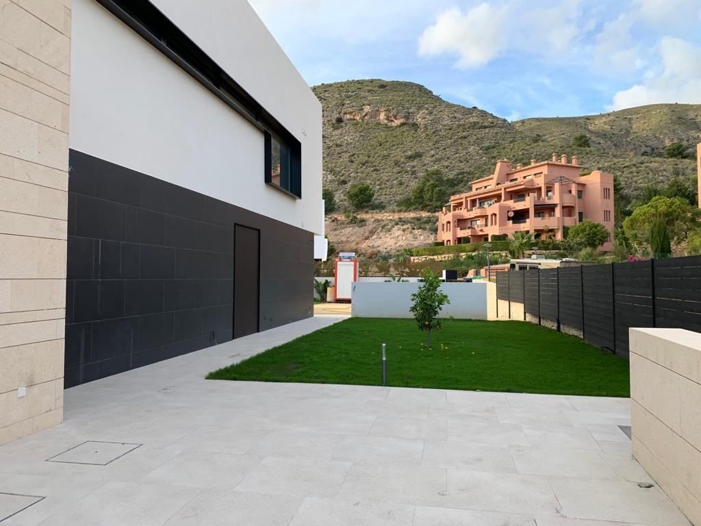 Villa a Finestrat, Alicante, Spagna 4 camere da letto, 894 mq. N° 95694