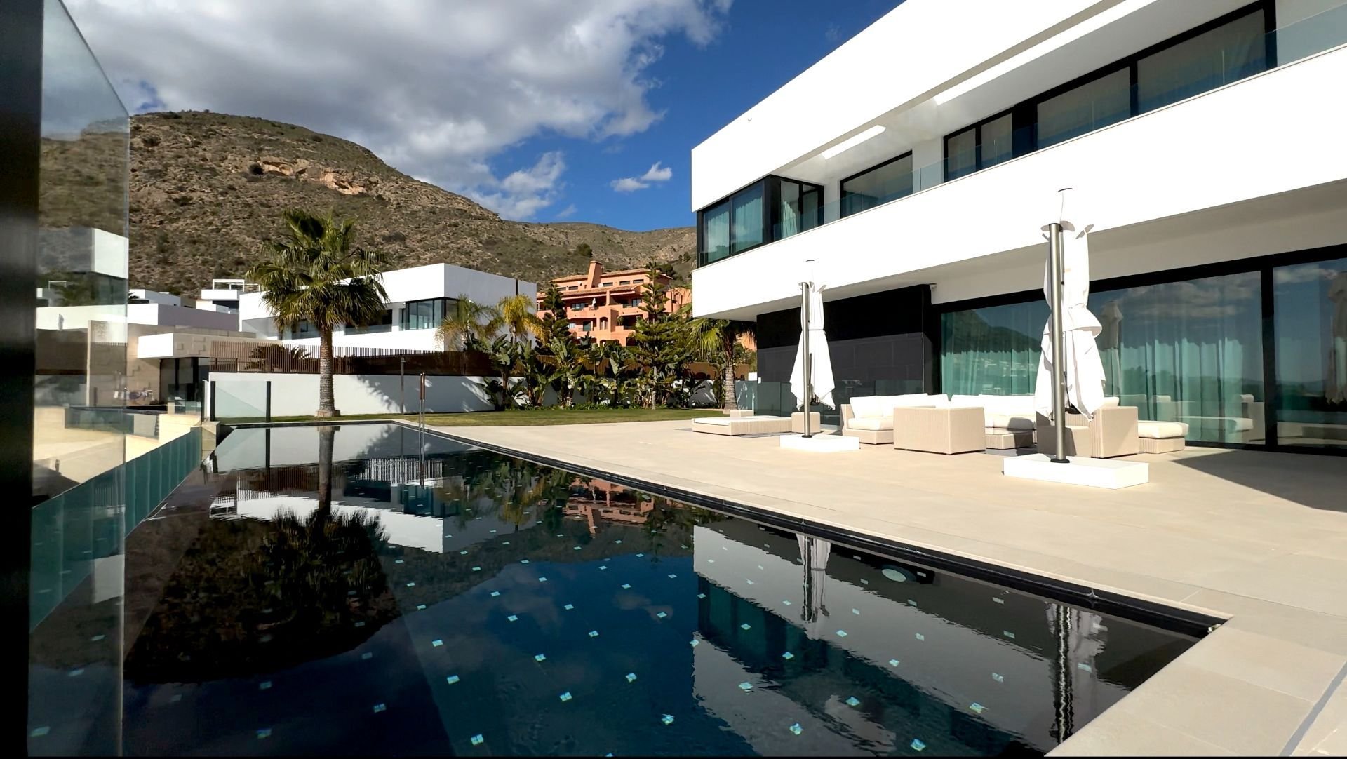 Villa a Finestrat, Alicante, Spagna 4 camere da letto, 894 mq. N° 95694